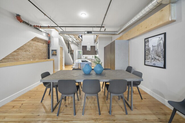 Building Photo - 122 W Elder St