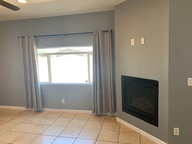 Building Photo - 3 Bedroom Townhouse