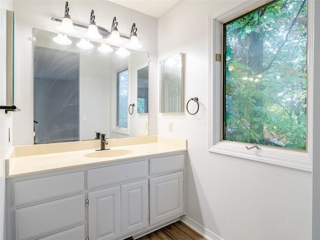 Building Photo - 40 Sandwick Dr