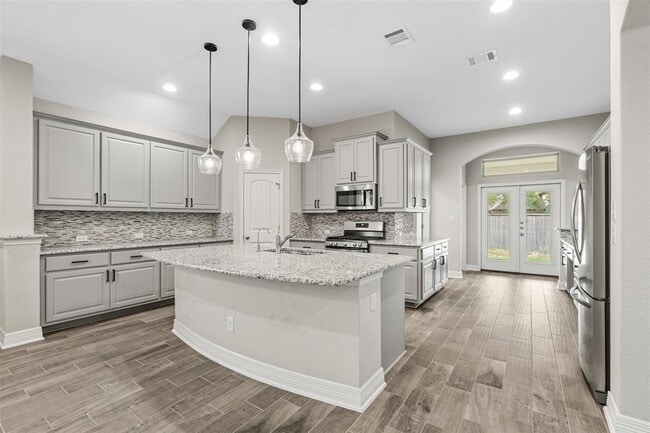 Building Photo - 385 Bonnet Blvd