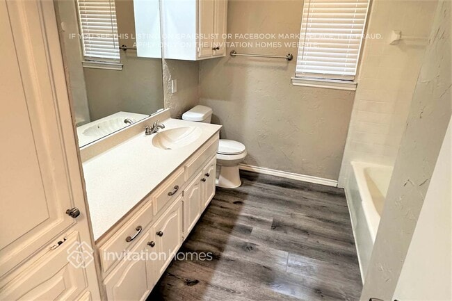 Building Photo - 4510 Lone Oak Dr