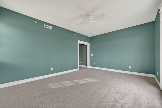 Building Photo - 15 Cropsey St