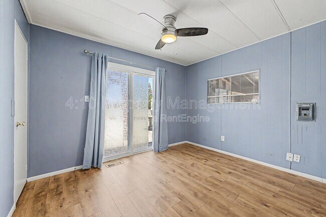 Building Photo - 462 S 80th Pl