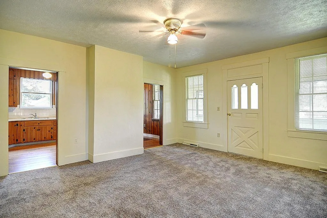 Building Photo - 9556 Kenrick Rd