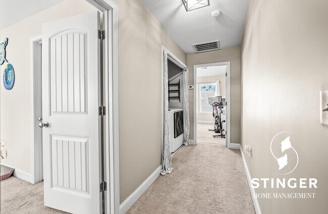 Building Photo - 332 Dante Cir