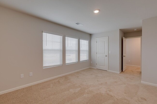 Building Photo - COMING SOON - Beautiful Fountain Inn home!  RARE FIND – Spacious 5 Bedroom Home with 1 Month FREE...