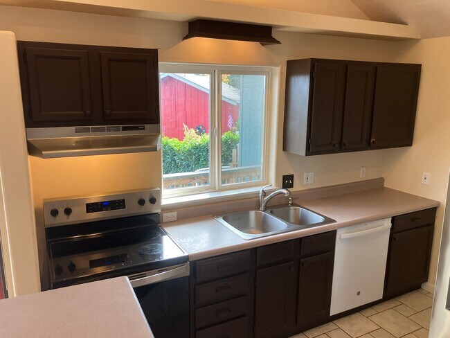 Building Photo - 3096 Deering Dr NW