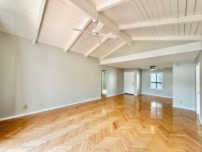 Building Photo - AVAILABLE NOW!! 3 Bedroom 2 Bathroom Condo in Palm Springs!