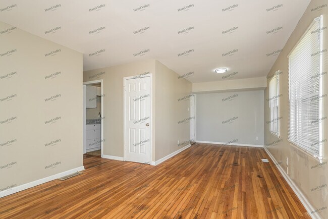 Building Photo - 10425 Renfrew Dr