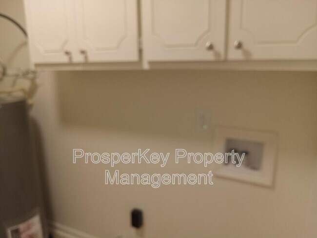 Building Photo - 10 Hidden Valley Ct