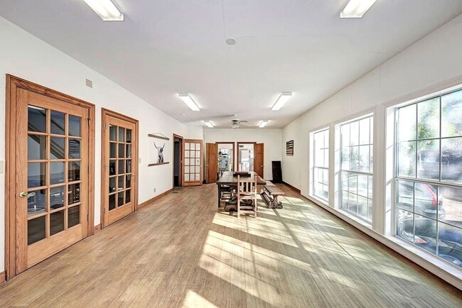 Building Photo - Spacious 14-Bedroom Property Ideal for Groups & Organizations