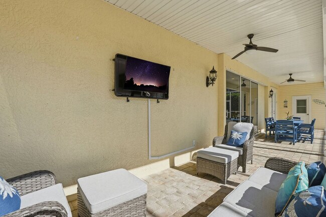 Building Photo - 3011 Pine Tree Dr