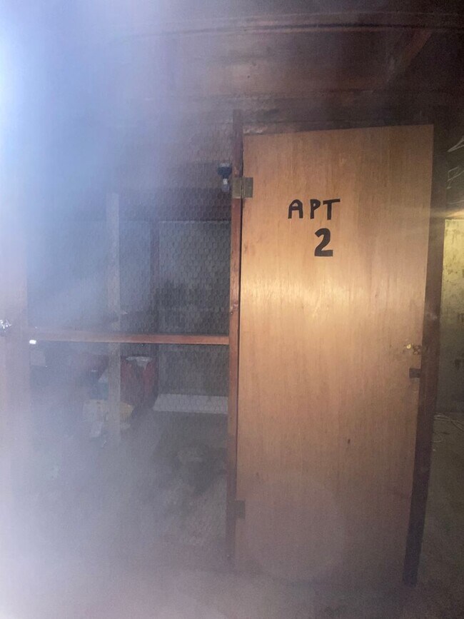 Building Photo - Updated 2 Bedroom One Bath Apt in Florissant!