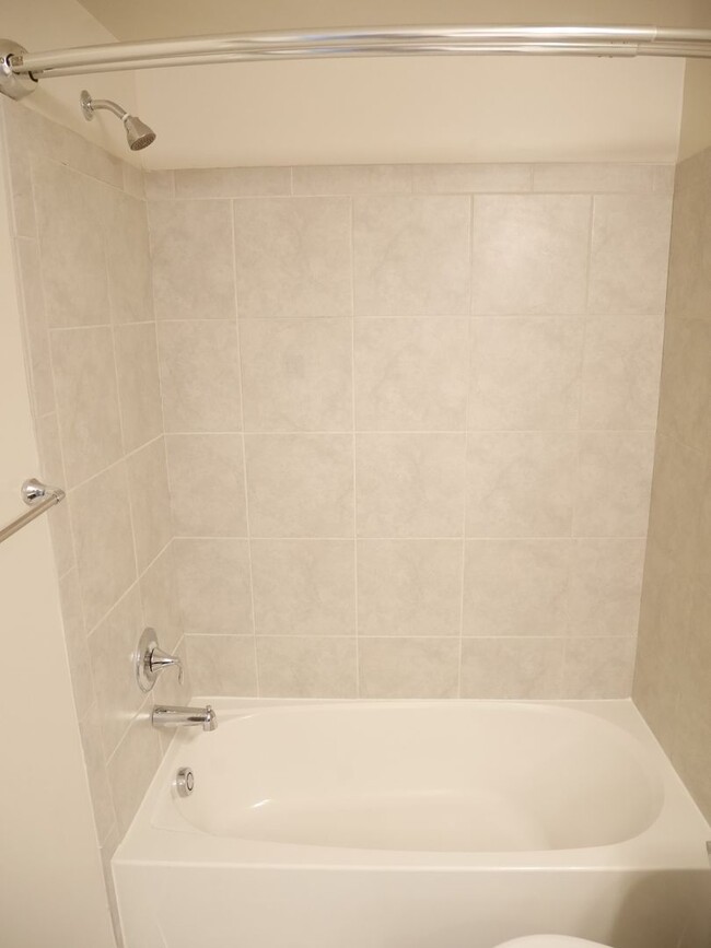 Building Photo - Stunning 3 Bedroom End Unit Townhome