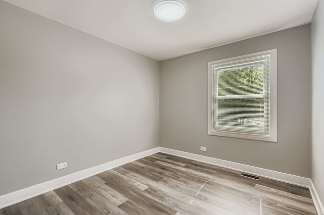 Building Photo - 5611 Allemong Dr