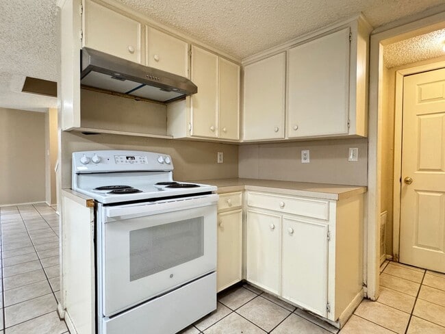 Building Photo - 4217 Aberdeen Dr