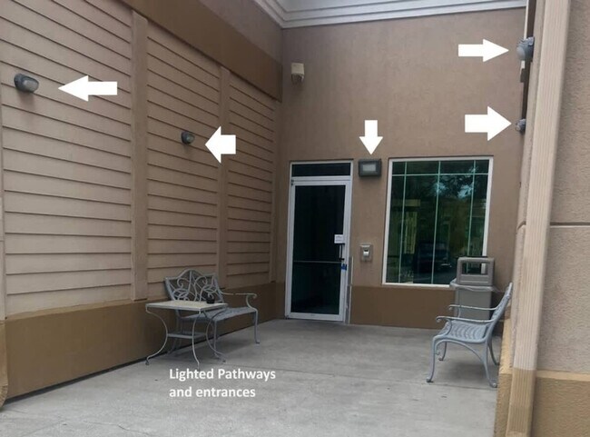 Building Photo - 8303 Palm Pkwy