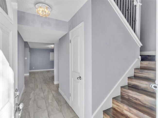 Building Photo - 7044 S Dairy Ashford Rd