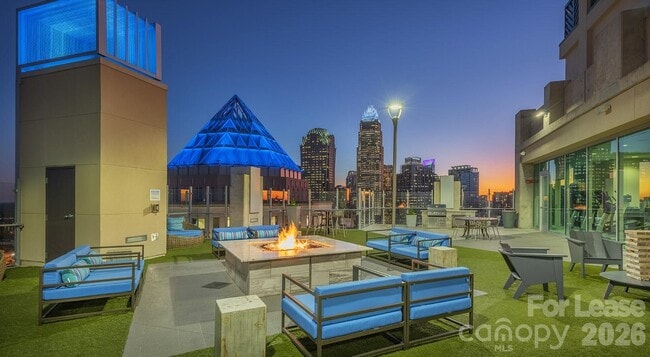 Building Photo - 640 N Church St