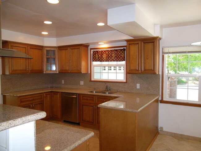 Building Photo - 3751 Stone Canyon Ave