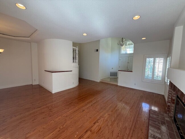 Building Photo - Over 3000 sq feet in Trabuco Canyon