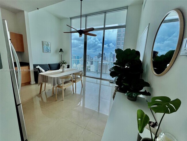 Building Photo - 300 S Biscayne Blvd