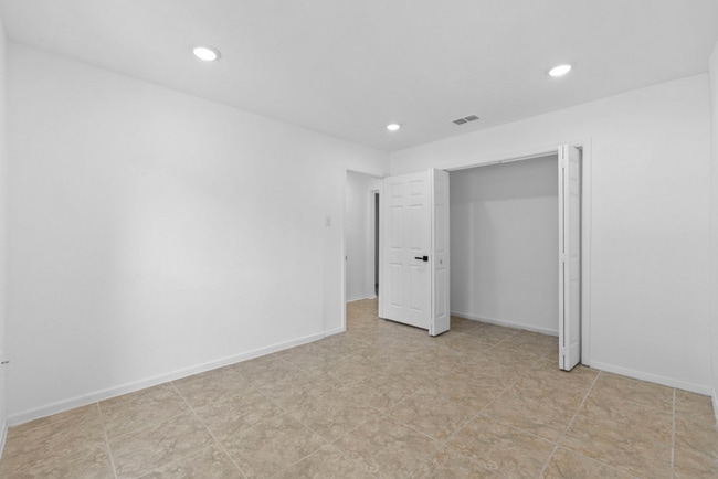 Building Photo - BEAUTIFUL HOME IN HOUSTON. MOVE IN READY!.