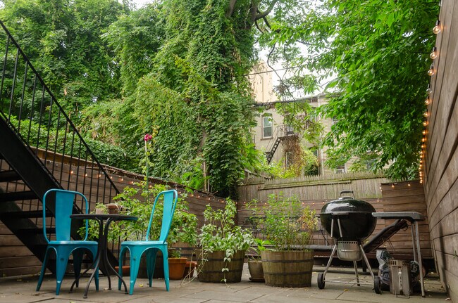 Building Photo - 124 Covert St