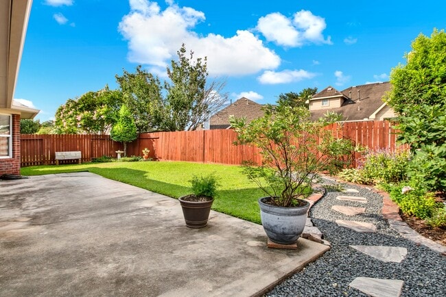 Building Photo - 9226 Fernwillow Dr
