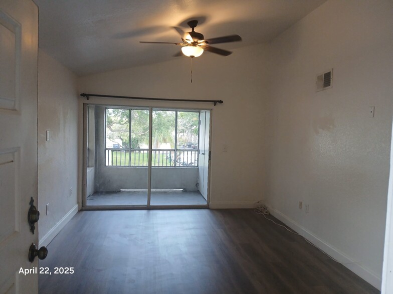 Building Photo - 2850 N Oakland Forest Dr