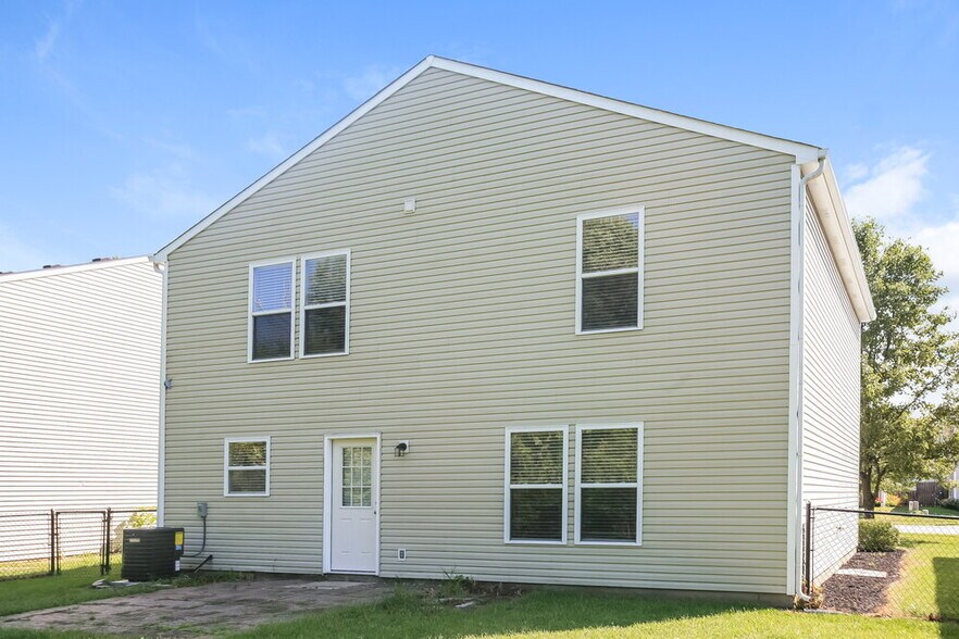 Building Photo - 6330 Alonzo Dr
