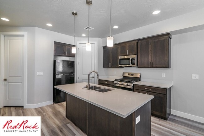 Building Photo - Hurricane Valley 3 Bedroom Townhome