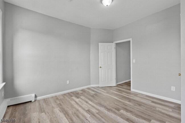 Building Photo - 9 E Monroe St