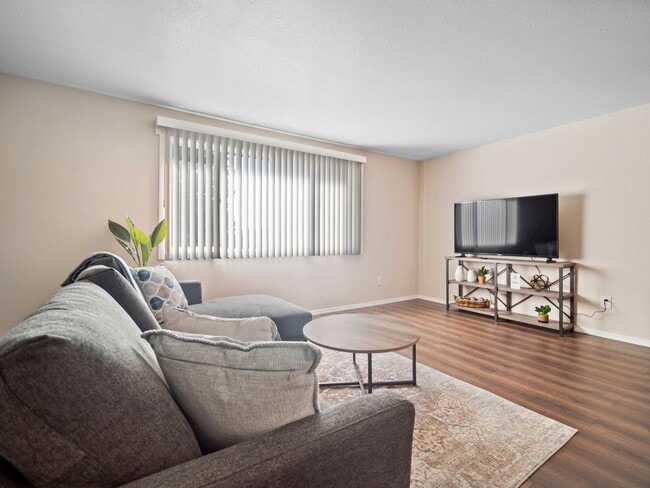 Building Photo - Clean and Cozy 2 bedroom condo with private parking