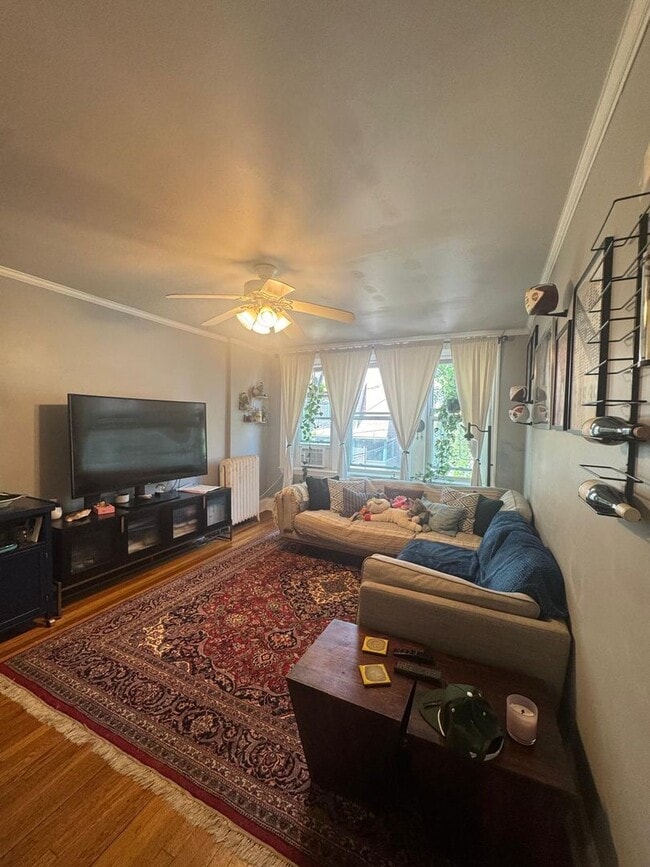 Building Photo - 2BR 1Bth unit. Heat/Hot Water included. Great location!