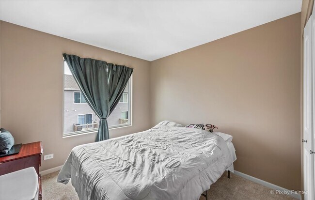 Building Photo - 2270 Aurora Dr