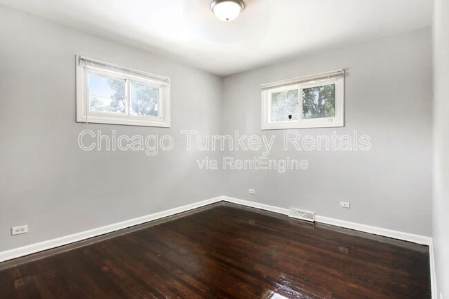 Building Photo - 16019 Circle Dr