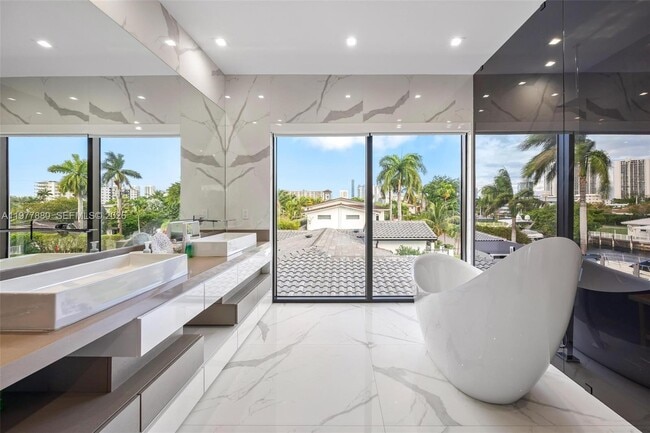 Building Photo - 3367 NE 168th St