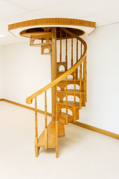 Building Photo - 2735 Alder Creek Dr N