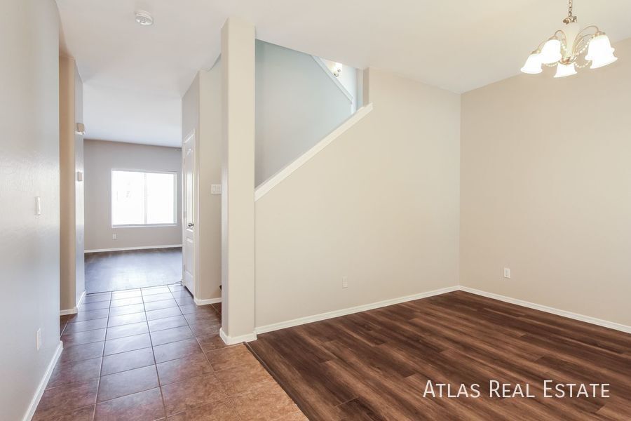 Building Photo - 1118 E Desert Springs Way