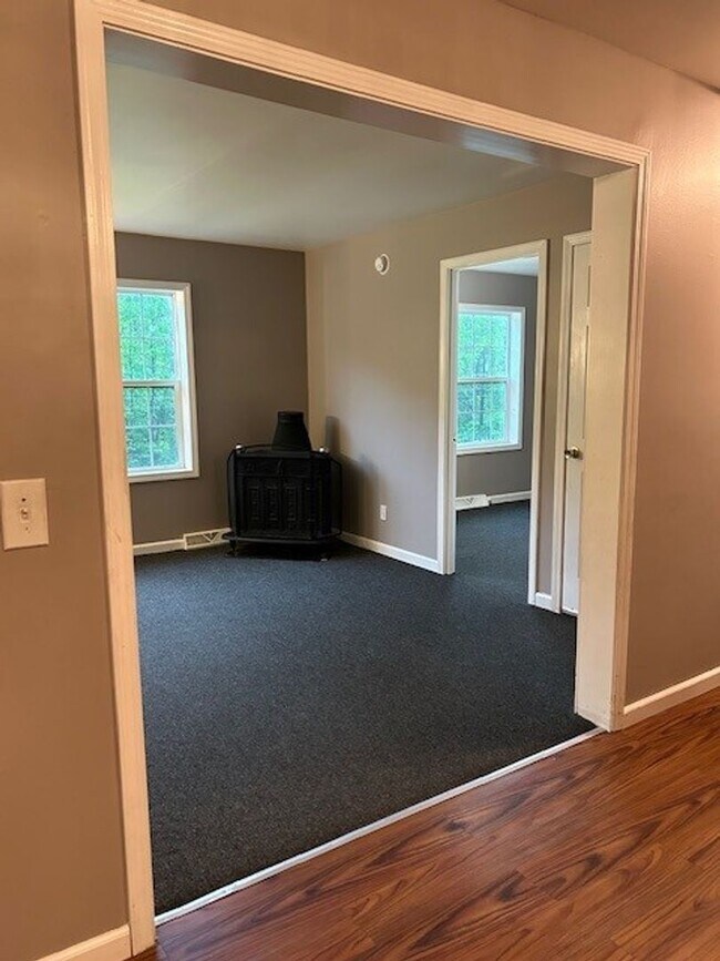 Building Photo - 3 bedroom 3 bathroom