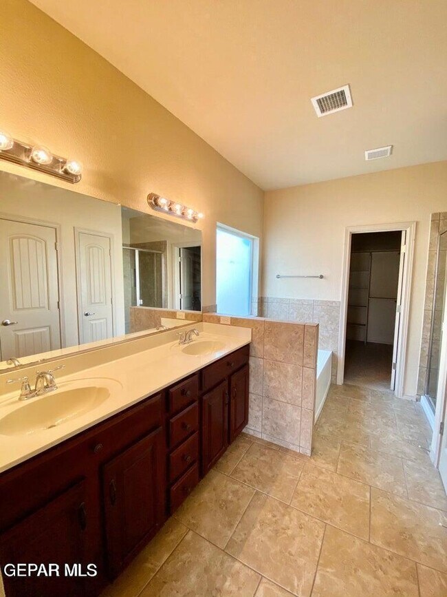 Building Photo - 14277 Desert Sky Dr