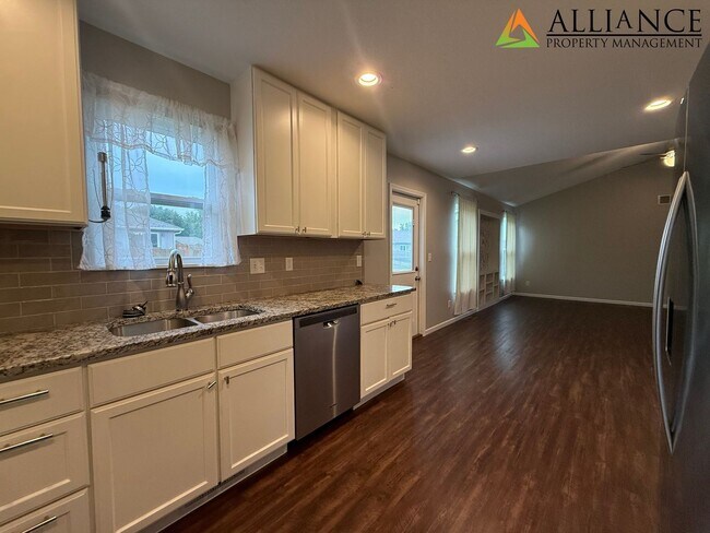 Building Photo - 112 Quail Ct