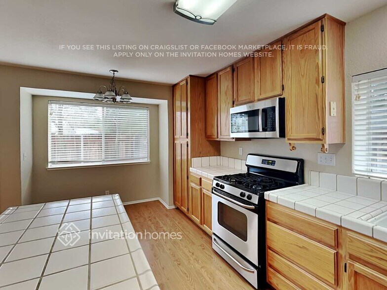 Building Photo - 413 Yale Ave