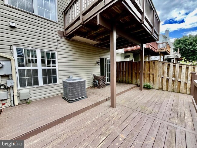 Building Photo - 7504 Lamoyne Ct