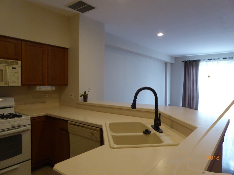 Building Photo - 2924 Stonewater Dr