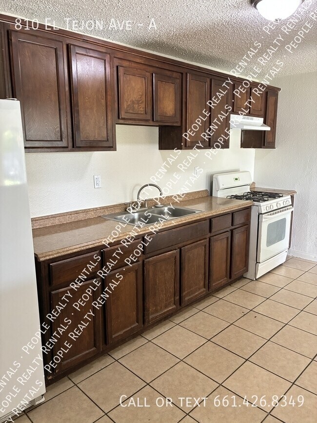 Building Photo - 810 El Tejon Ave