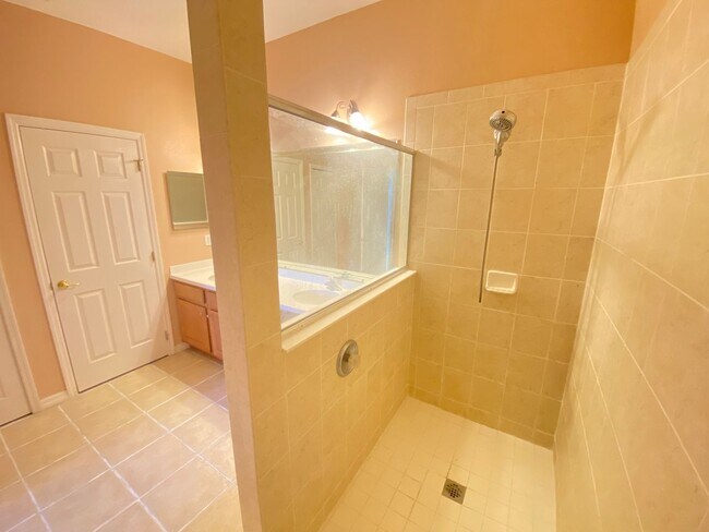 Building Photo - Beautiful 2/2 Condo in North Shore at Lake Hart – Golf Course Views & Available Now!