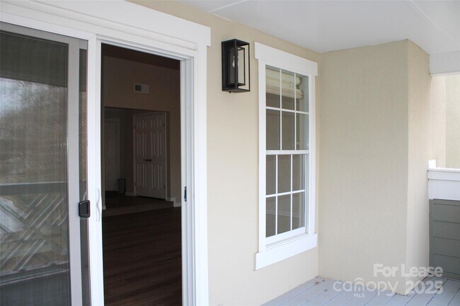 Building Photo - 19839 Henderson Rd