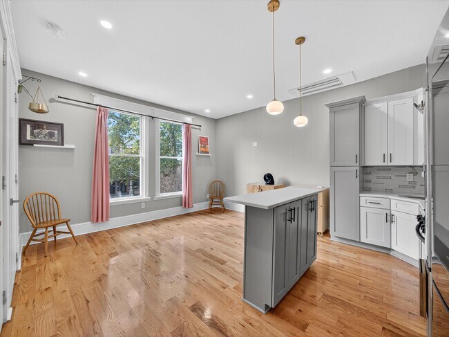 Building Photo - 70 Sherman Pl